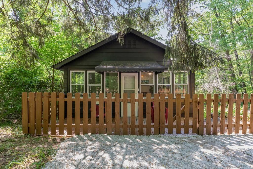 Black Cabin Getaway In Woods I Valpo Вальпараисо Экстерьер фото