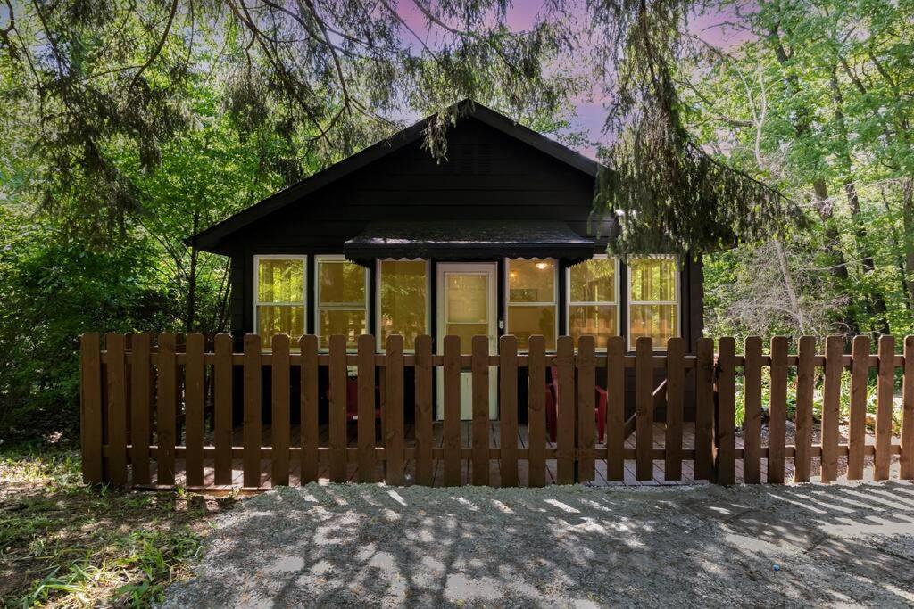 Black Cabin Getaway In Woods I Valpo Вальпараисо Экстерьер фото